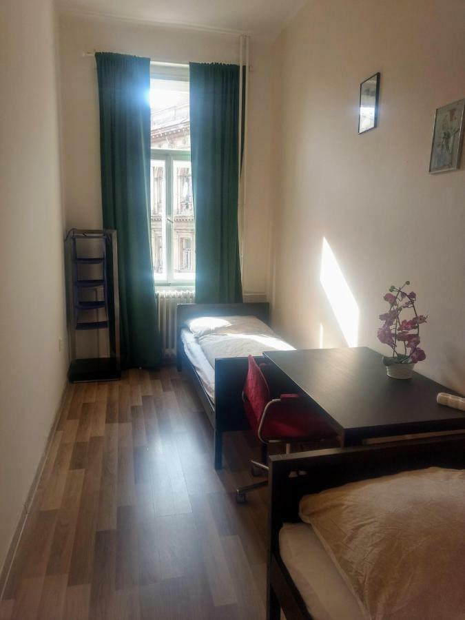 Irmas Hostel Прага Екстериор снимка